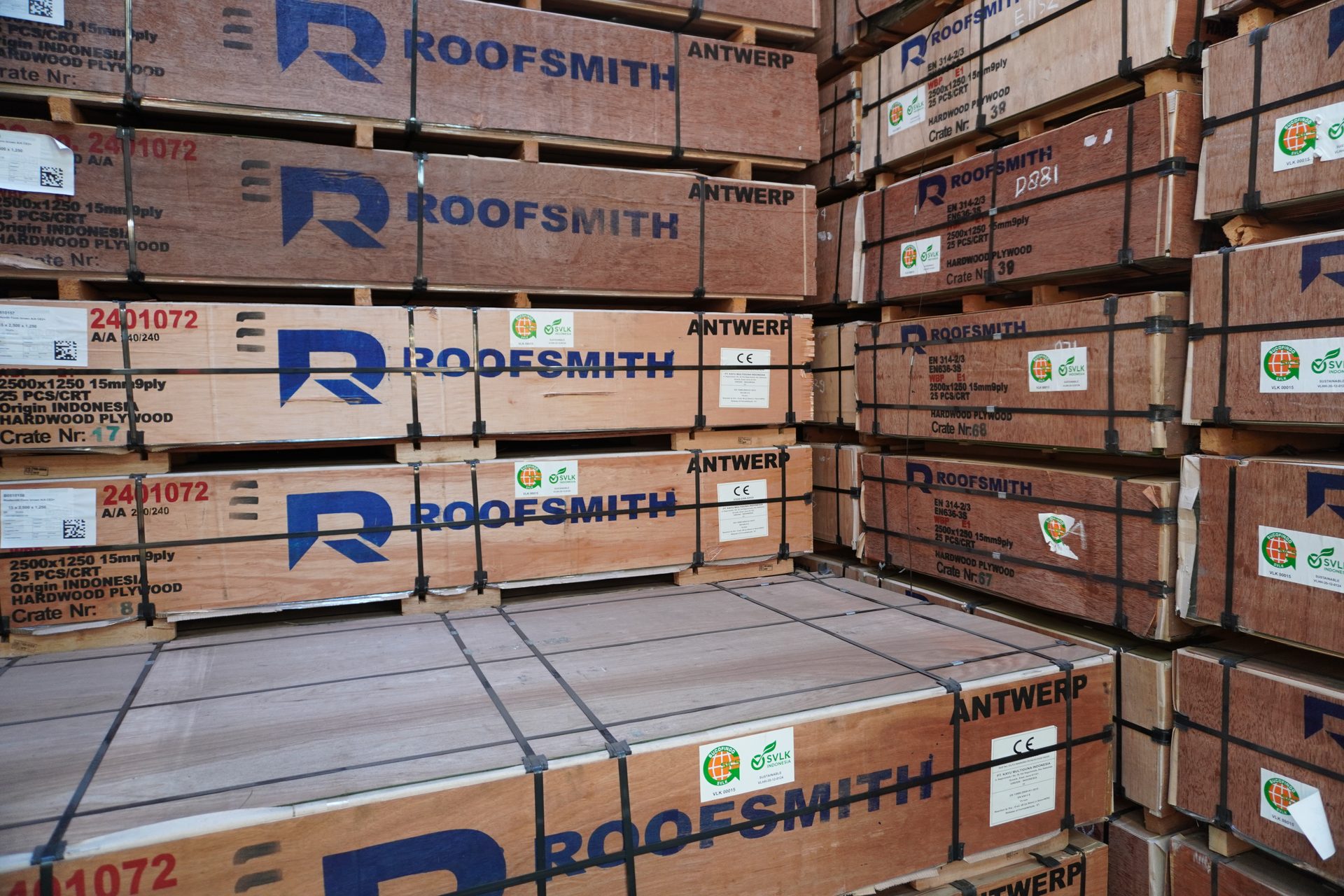 Roofsmith betonplex kratten op voorraad in eigen magazijn