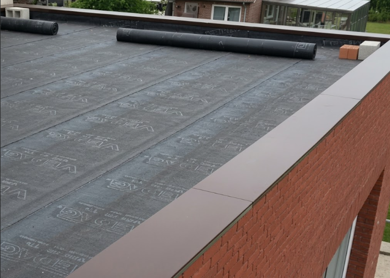 Roofsmith WBP dakbetonplex platen gestapeld