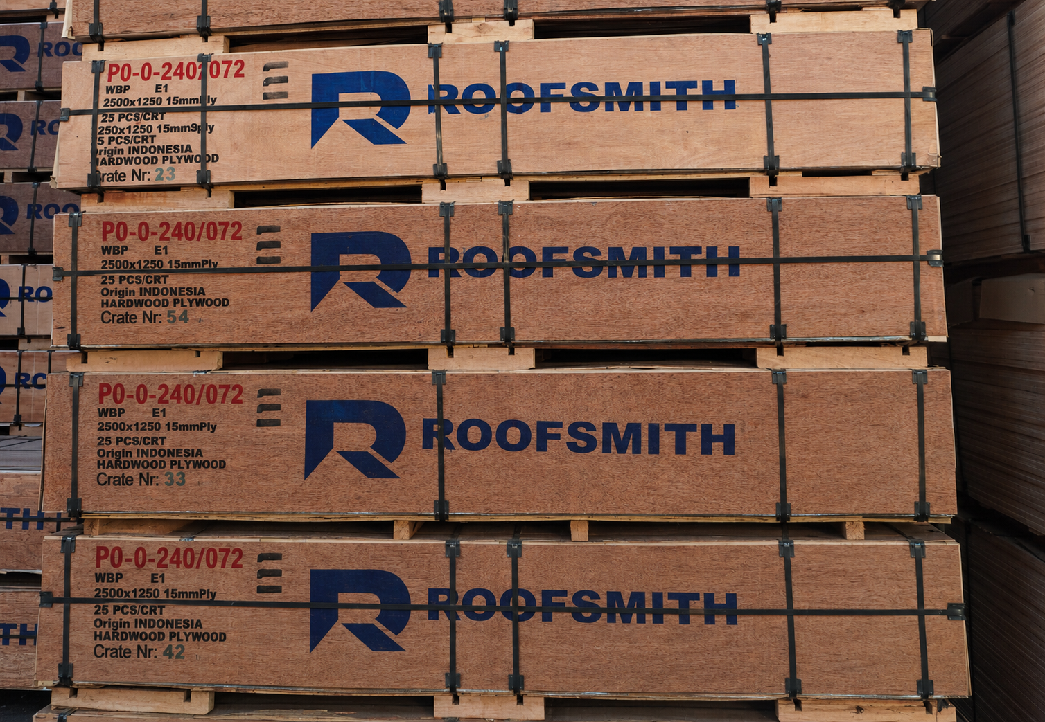 Roofsmith betonplex — WBP verlijmde platen gestapeld